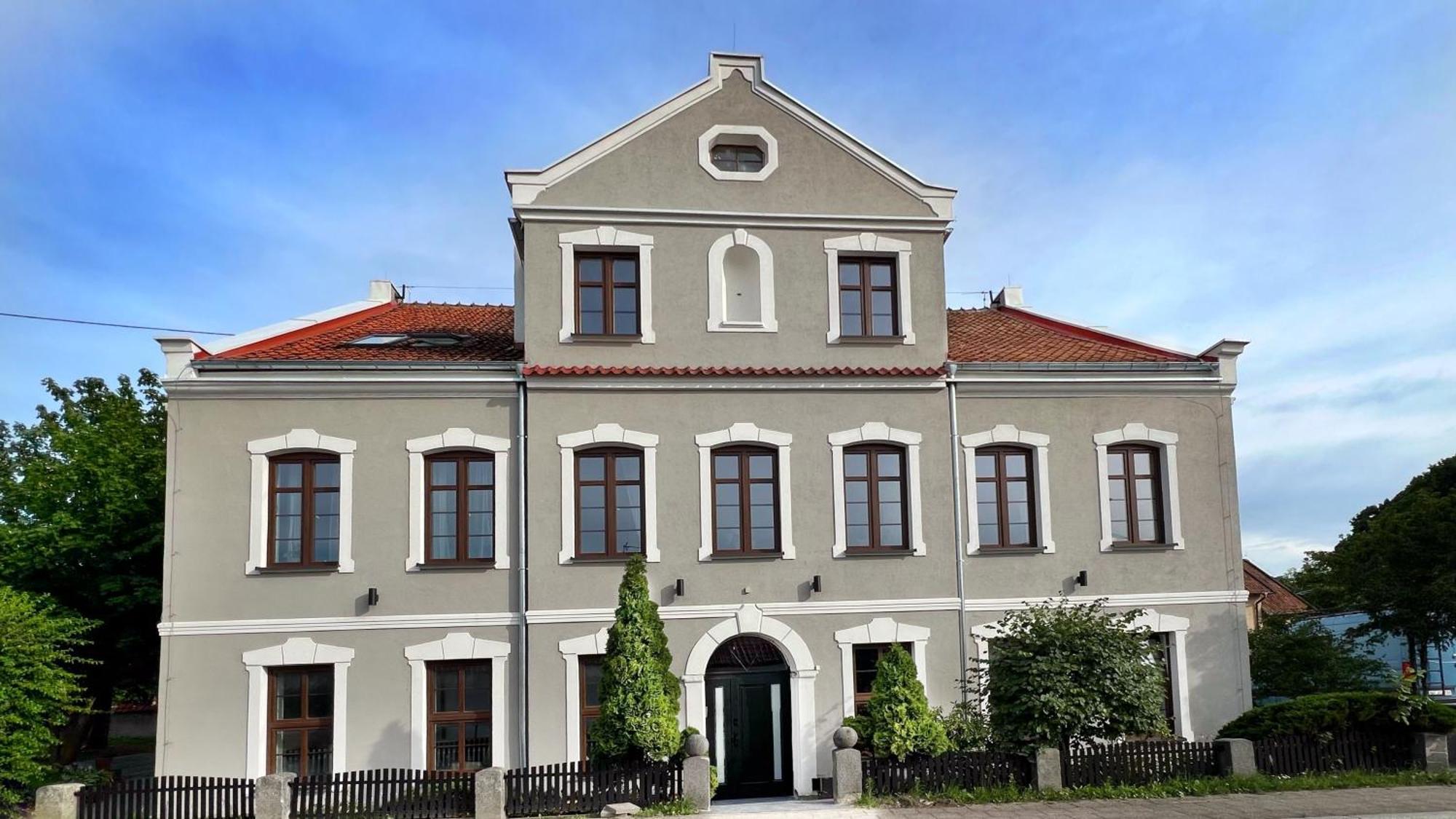 Kopernika 10 *
